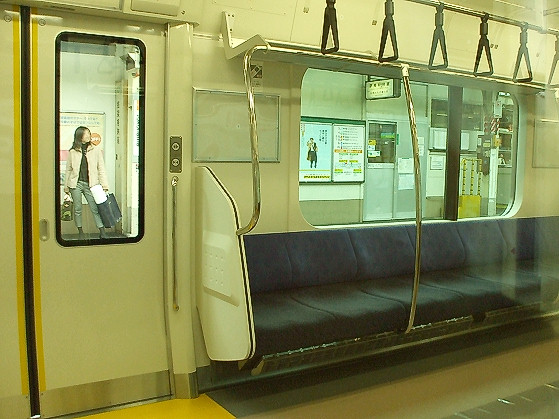 E233系東海道線の車内